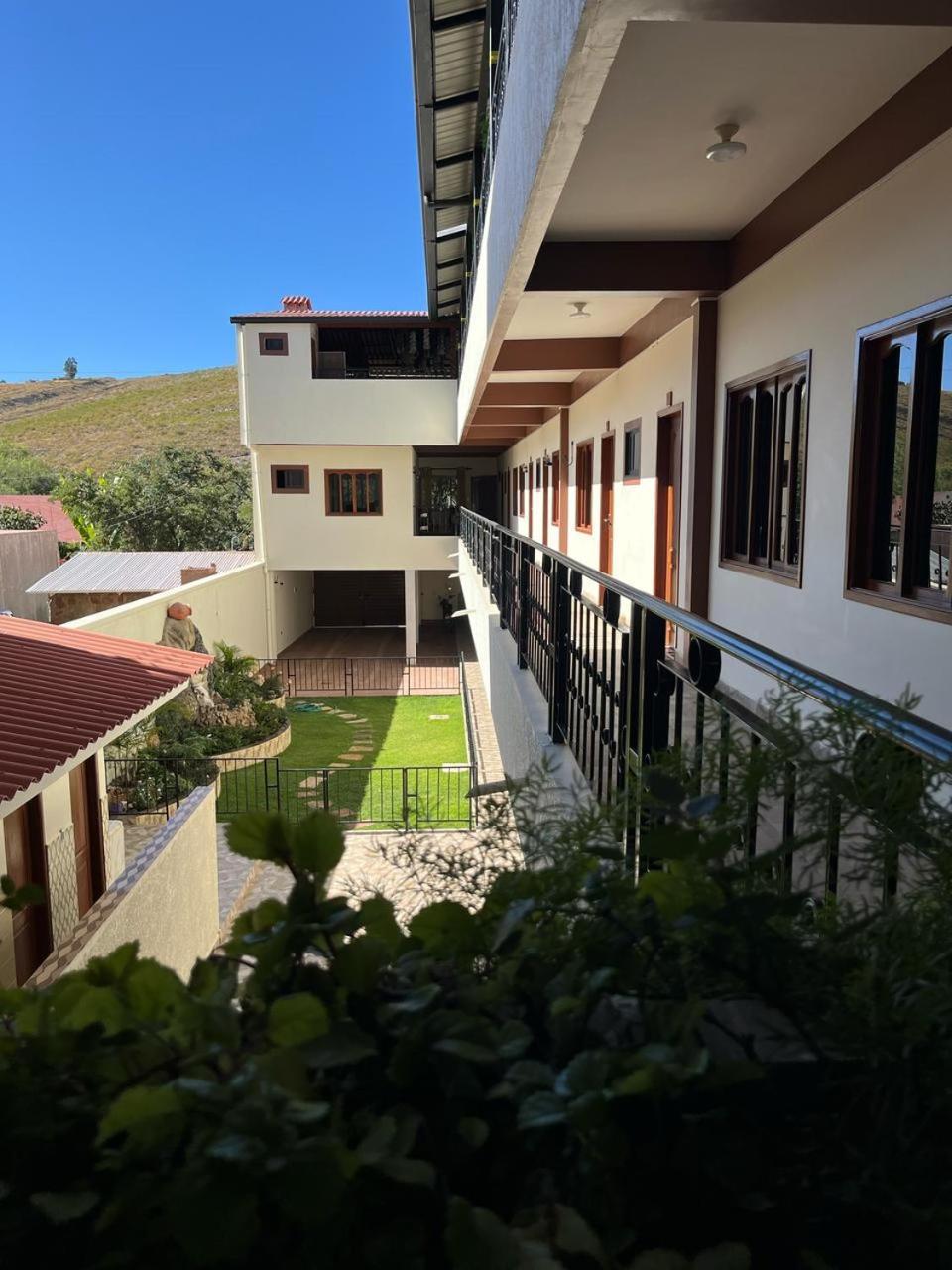 Hostal Dinosaurio Torotoro Eksteriør billede